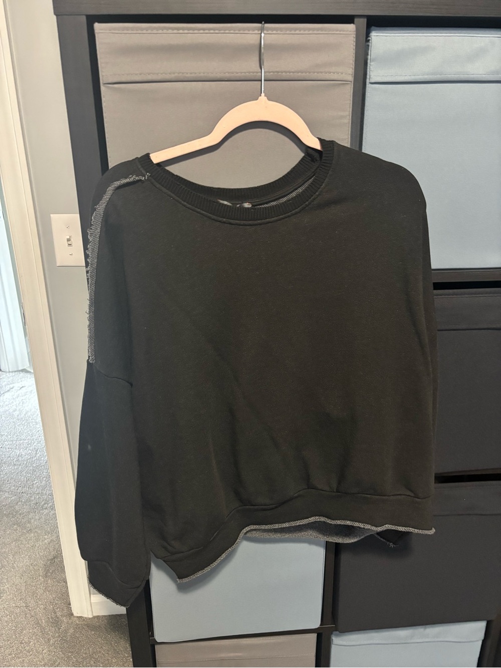 Black Women's Crewneck Sweatshirt with Contrast Stitching